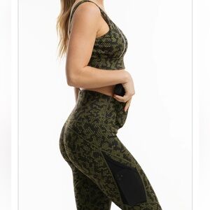 Alexo Athletica Matte 7/8 Carrywear Legging 2.0 Hex Camo Springfield Armory M
